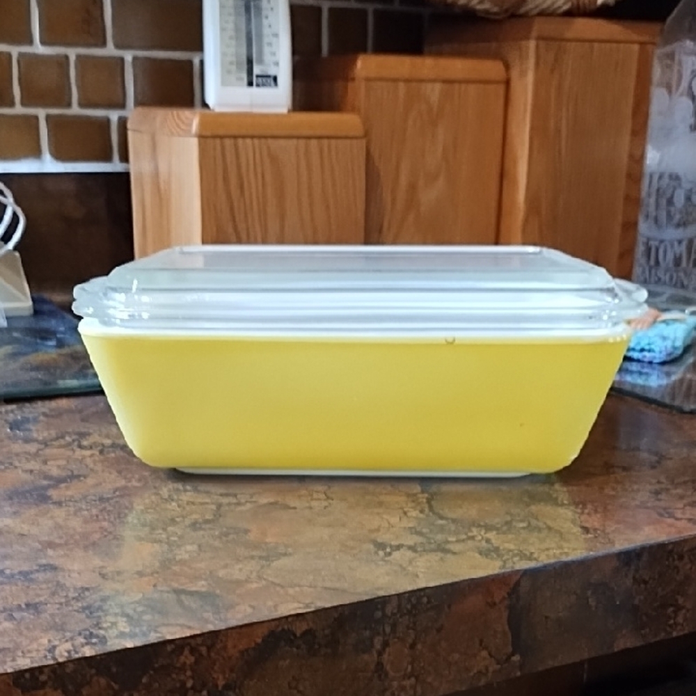 Pyrex Casserole Dish W Lid